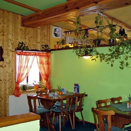 Restaurace A Penzion U Vladaru Mikulasovice Luaran gambar