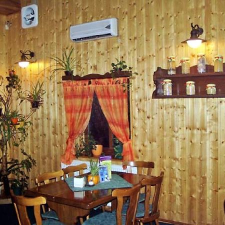Restaurace A Penzion U Vladaru Mikulasovice Luaran gambar
