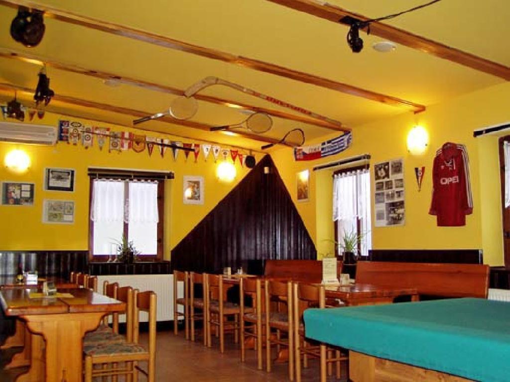 Restaurace A Penzion U Vladaru Mikulasovice Luaran gambar